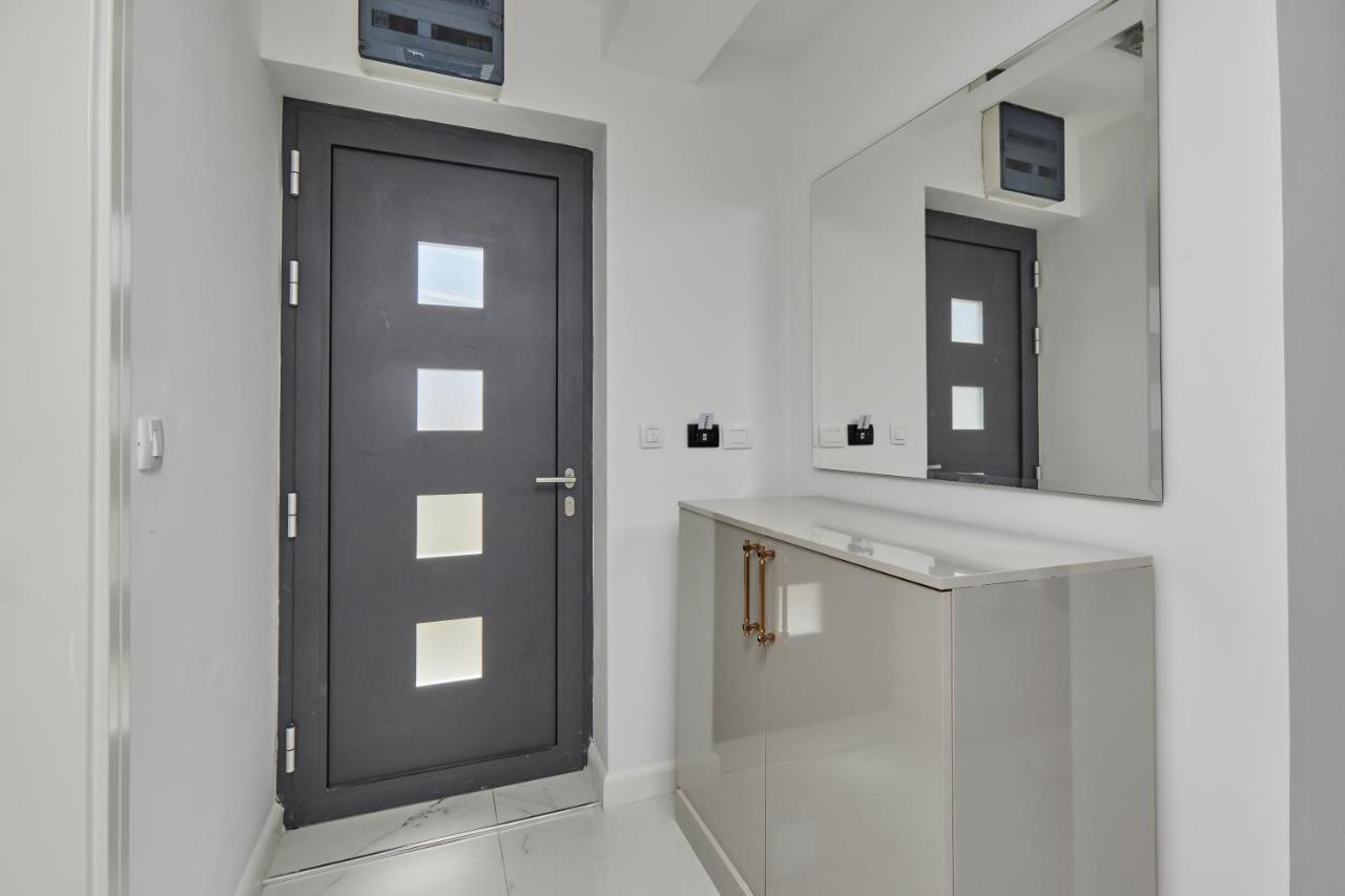 Moderna Luxury Apartments With Heated Pool Tivat Exterior photo